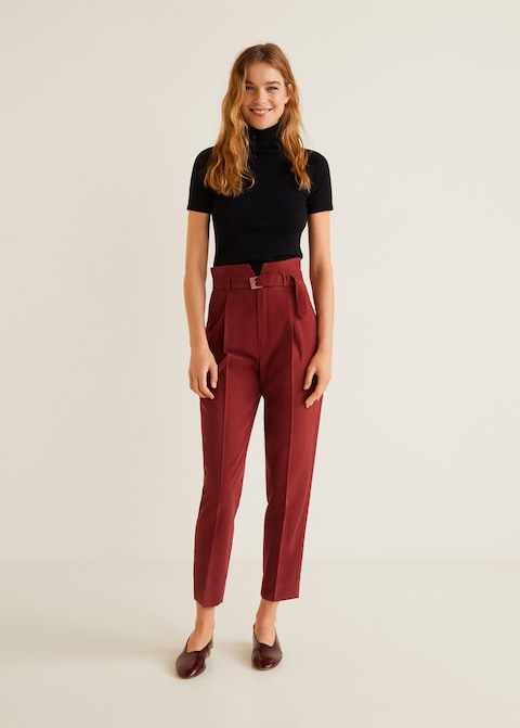 Pantaloni paper bag bordeaux Mango a 35,99 euro
