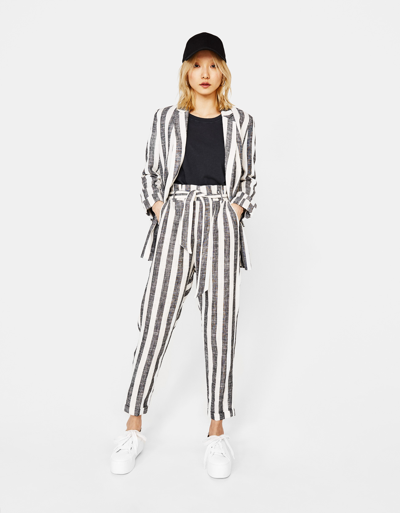 Pantaloni paper bag in lino Bershka