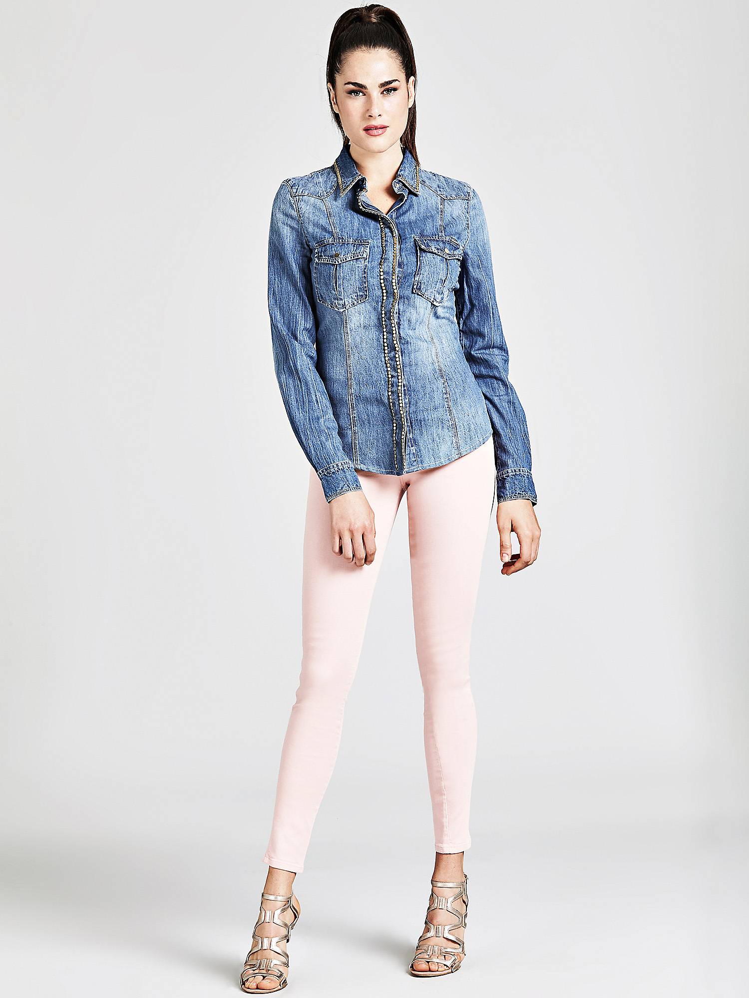 Pantaloni rosa aderenti Guess a 99,90 euro