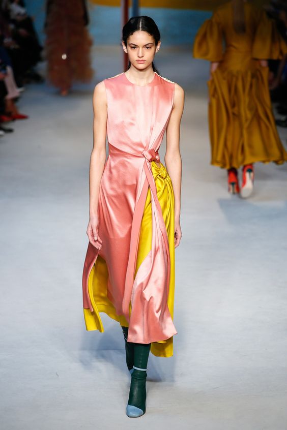 Rosa, colore moda primavera 2018 roksanda