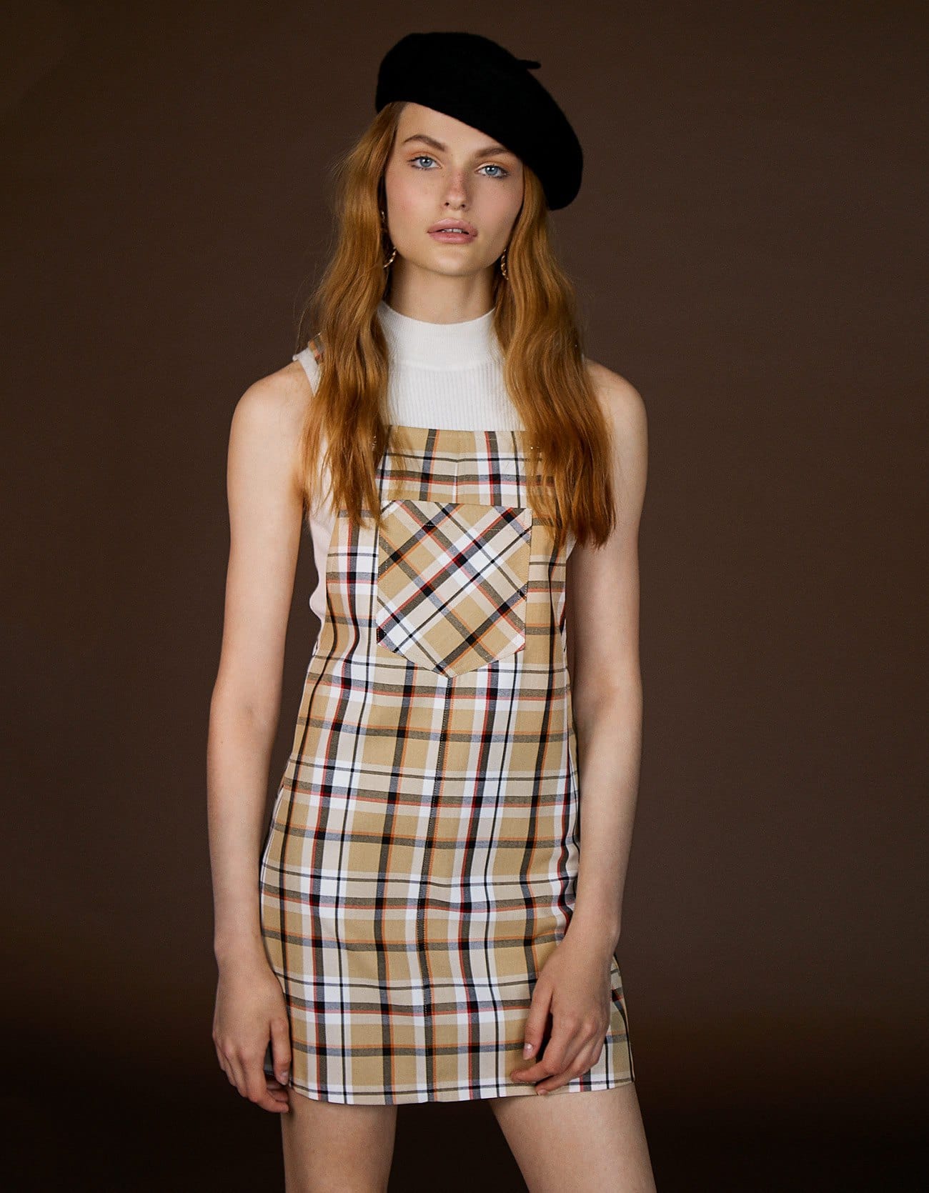 Salopette a gonna Stradivarius a 19,99 euro