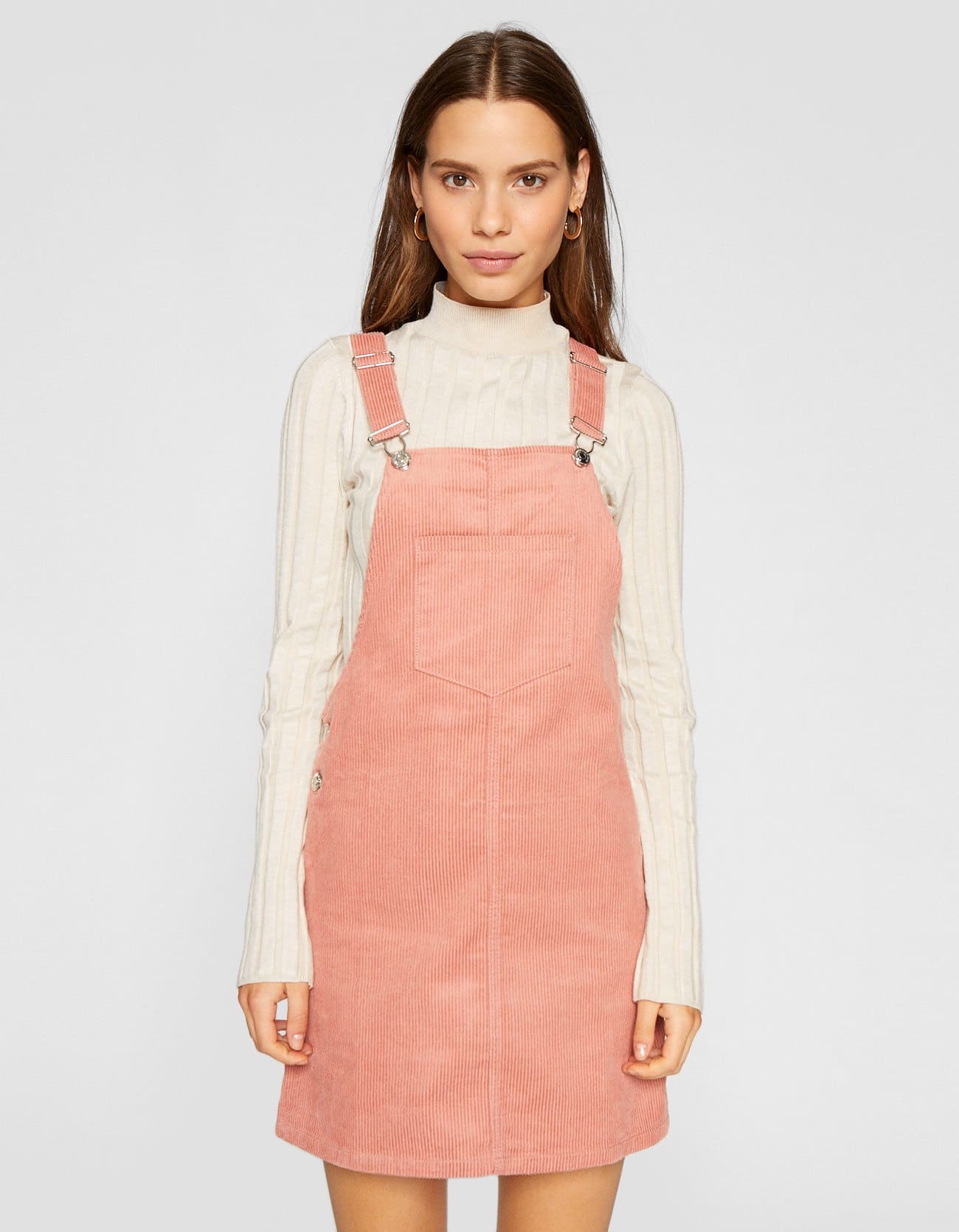 Salopette a vestito in velluto rosa Stradivarius tendenza autunno inverno 2018 2019