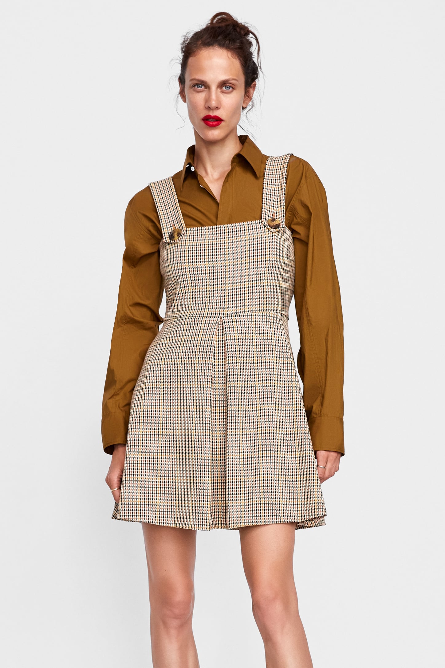 Salopette a gonna, il must have più cool per l’inverno 2019 [FOTO]