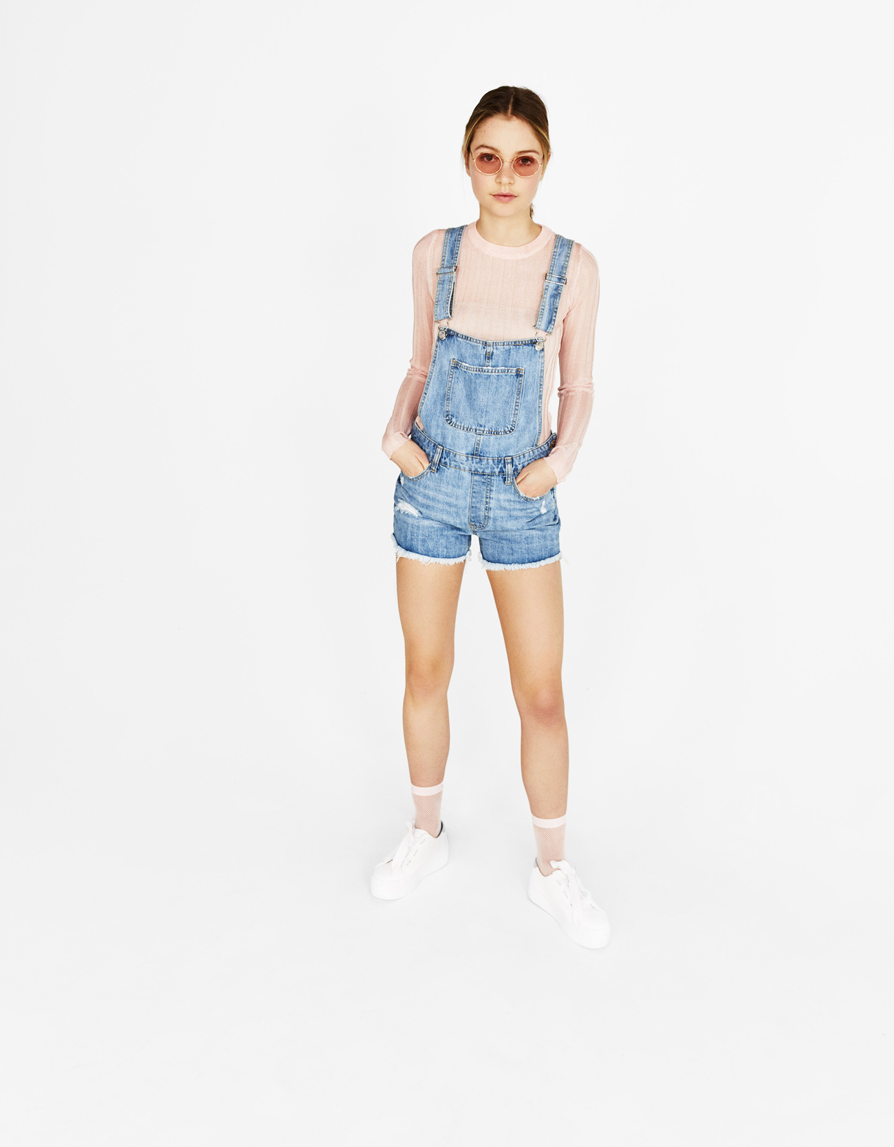 Salopette in denim corta Bershka