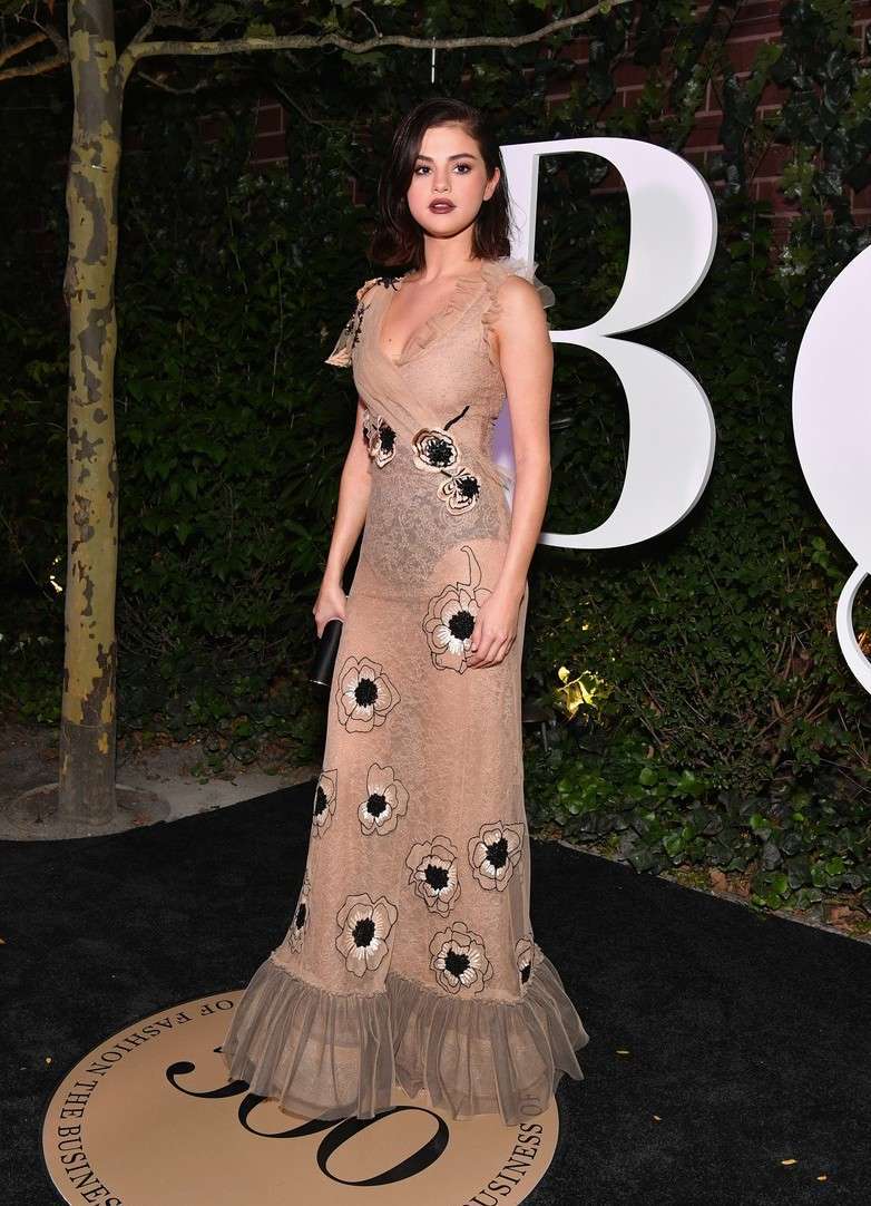 Selena Gomez in rodarte