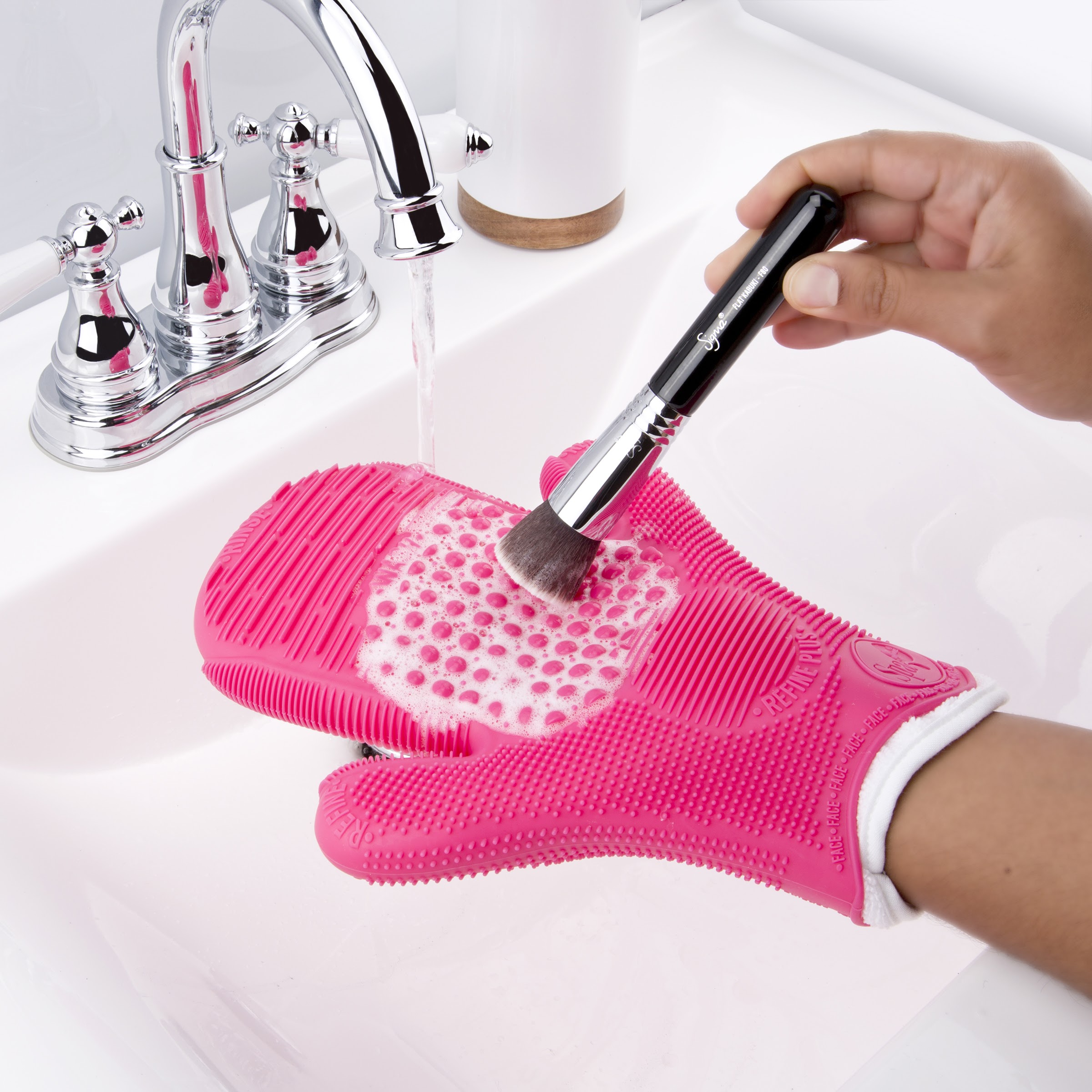 come pulire i guanti da trucco