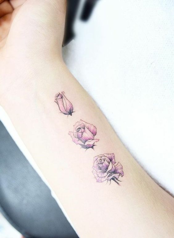 Tatuaggi femminili braccio fiori