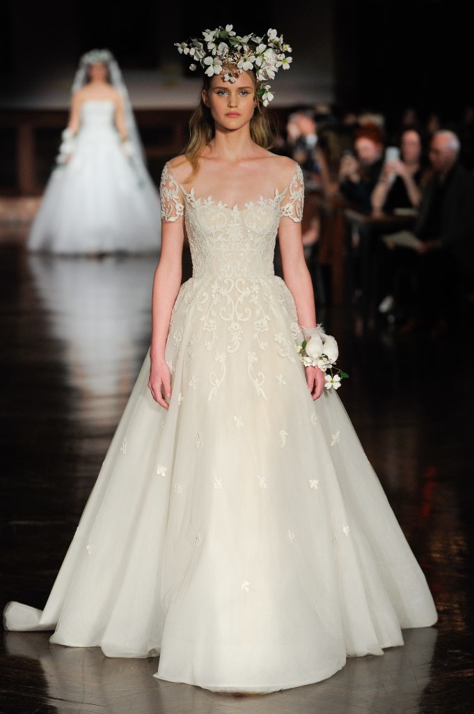 Tendenza abiti da sposa con spalle scoperte 2019 Reem Acra