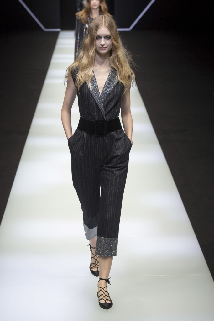 Tendenza moda abito blazer autunno inverno 2018 2019 Emporio Armani