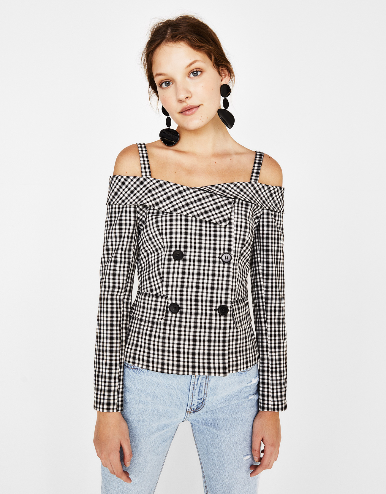 Top con scollo bardot Bershka a 35,99 euro