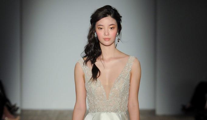 Lazaro sposa 2018: abiti della nuova collezione raffinata e chic [FOTO]