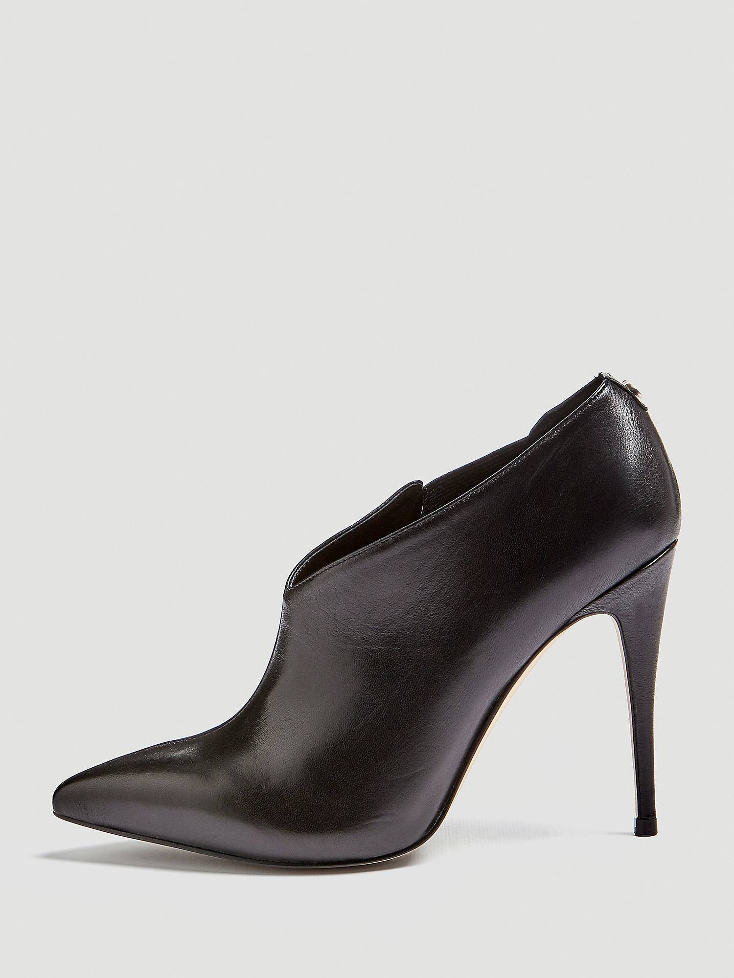 Tronchetti alti Guess al prezzo di 169 euro