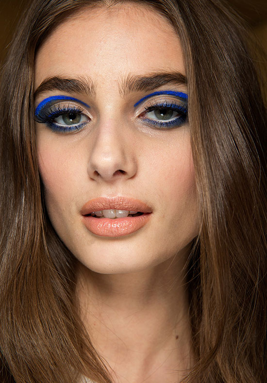 Trucco eyeliner grafico carnevale