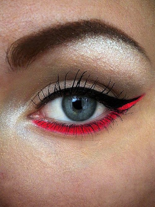 Trucco occhi con kajal rosso