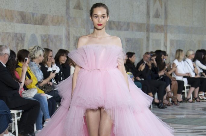 Giambattista Valli Haute Couture Autunno/Inverno 2017-2018 [FOTO]
