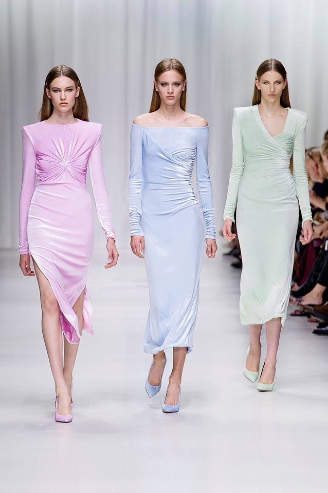 Vestiti da cerimonia pastello Versace 
