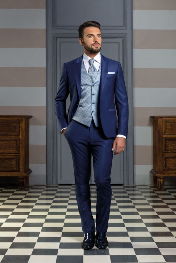 Come abbinare il blu e il nero accessori