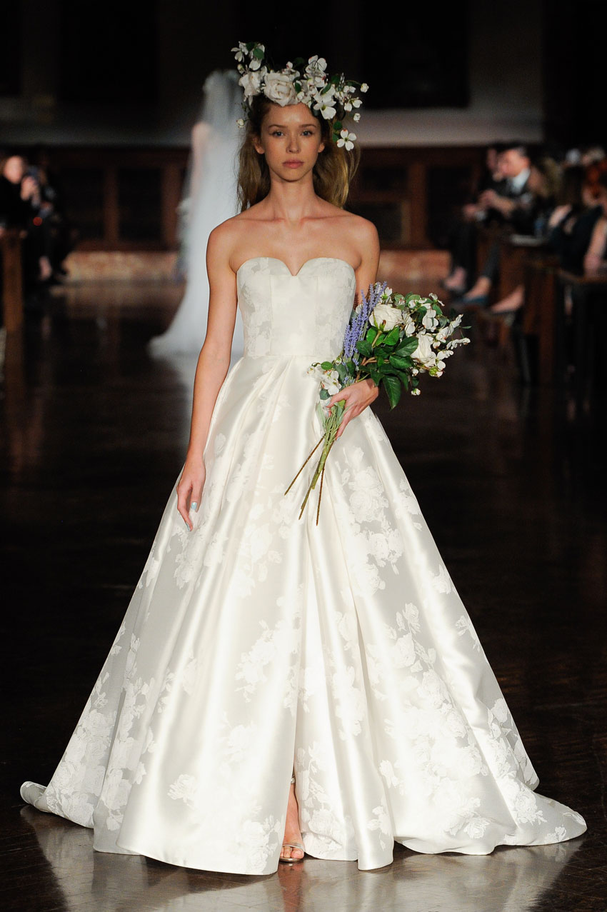 Vestito da sposa in seta con scollo a cuore Reem Acra