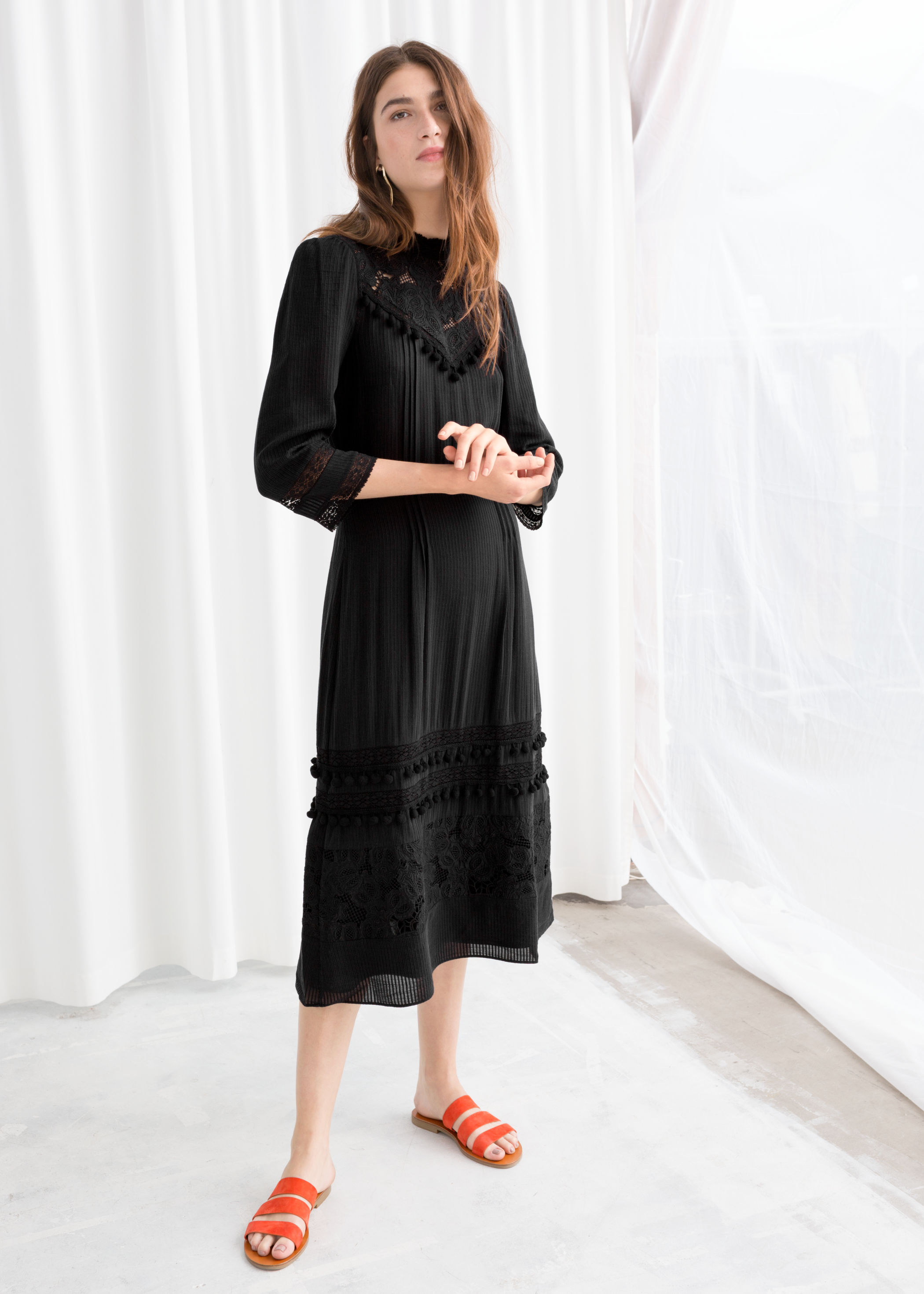 Vestito lungo in pizzo And Other Stories a 129 euro