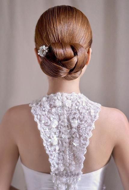 acconciatura raccolta sposa capelli lunghi lisci