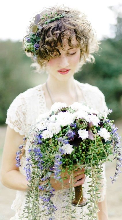 acconciatura sposa capelli corti ricci