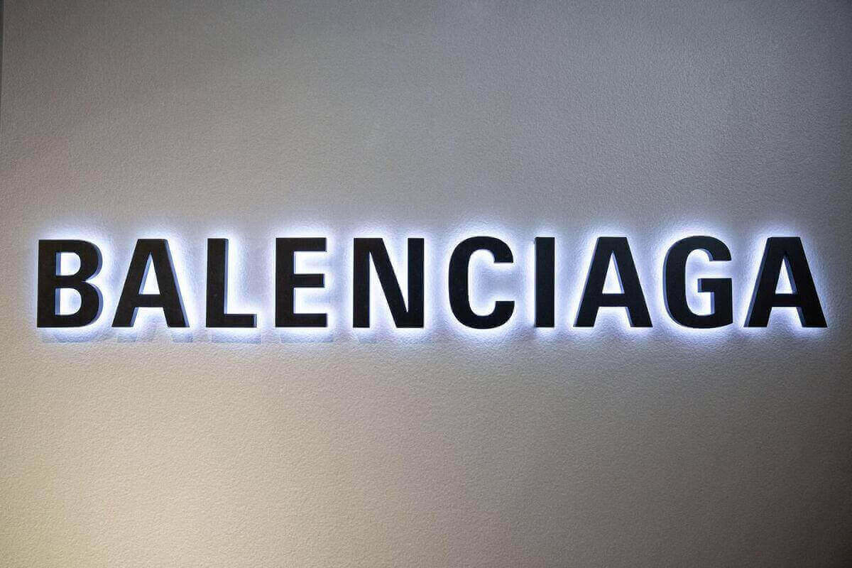 Balenciaga ritorna alla Couture e ricrea lo storico atelier di Cristóbal