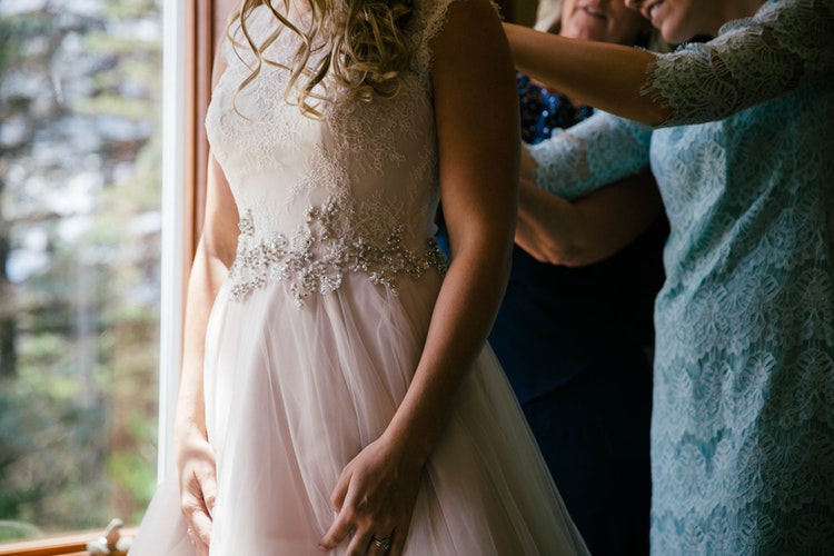come scegliere il tessuto dell'intimo da sposa