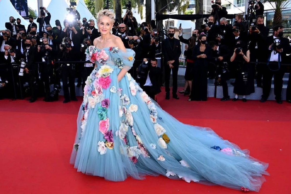 Il Dolce & Gabbana couture di Sharon Stone a Cannes è più di un vestito, è un sogno