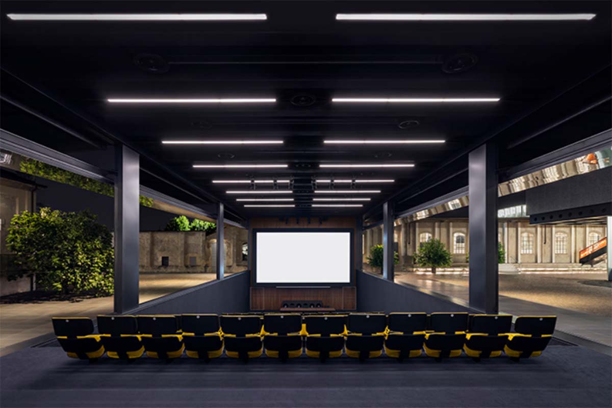 Fondazione Prada apre il suo cinema all’aperto a Milano