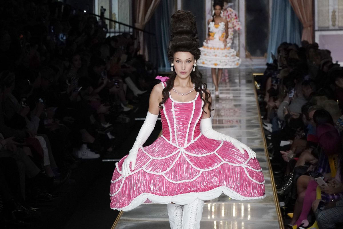 Milano Fashion Week 2020: Moschino e la pasticceria di Versailles