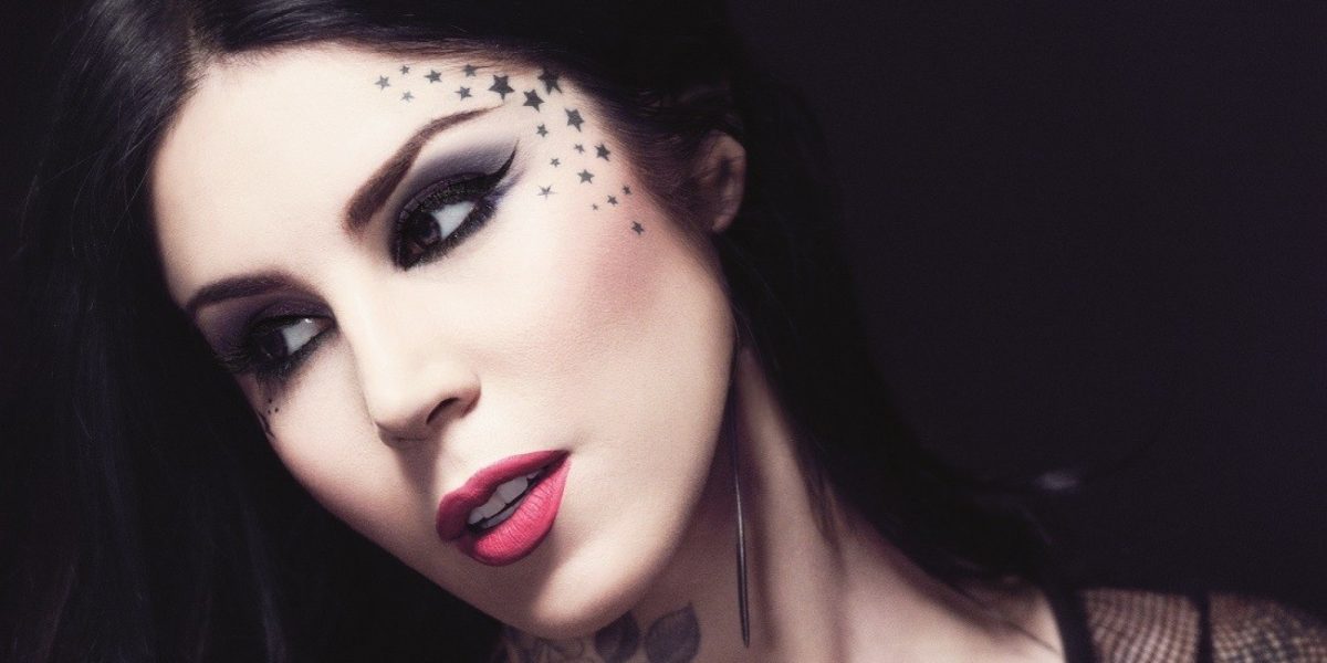 Lentiggini metallizzate, la nuova tendenza beauty dell’Estate 2017 [FOTO]