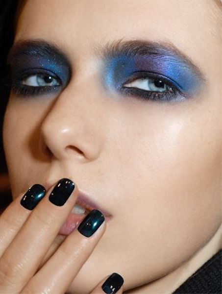 trucco blu e viola occhi azzurri