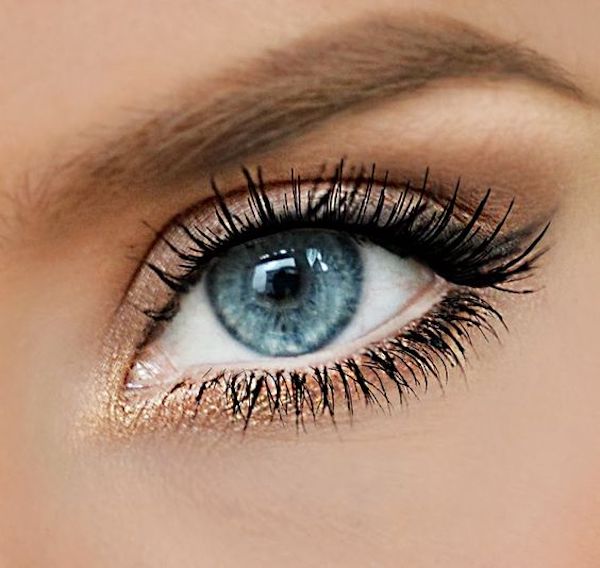 trucco nude occhi azzurri