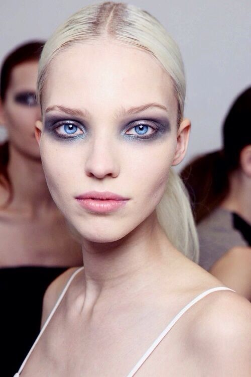 trucco occhi azzurri capelli biondi da sera