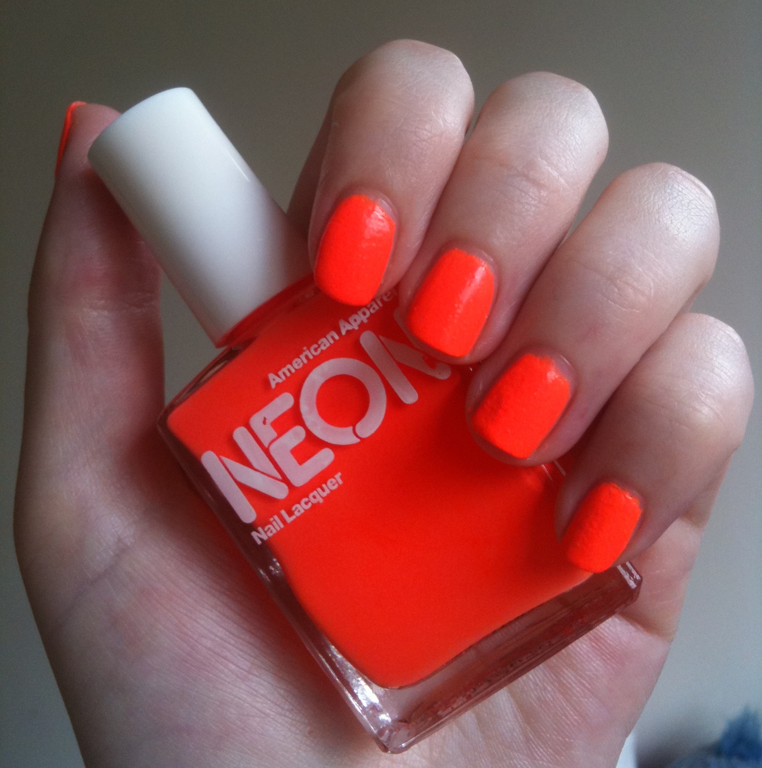 unghie corallo fluo